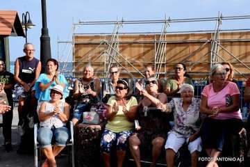 Protesta de vecinos y feriantes (Foto y Antonio Alí)